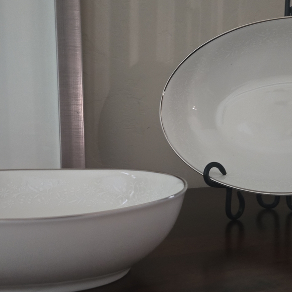 Noritake Other - Noritake White and Silver Dinnerware Set